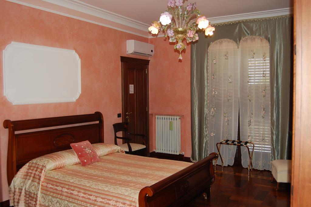 B&B Villa Francesca Soverato Marina Δωμάτιο φωτογραφία