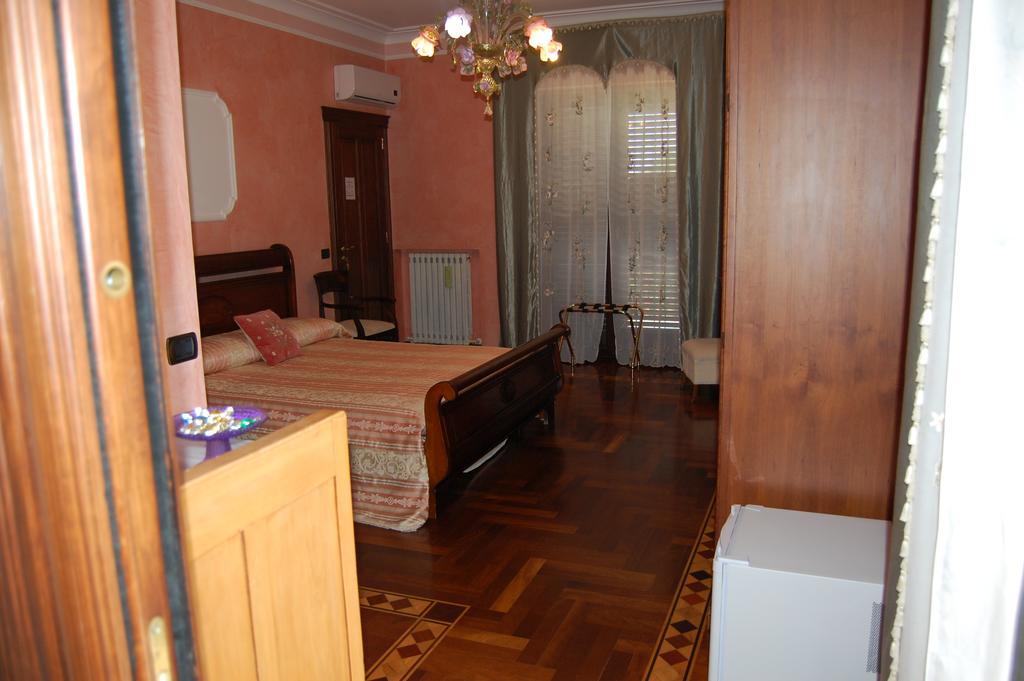 B&B Villa Francesca Soverato Marina Δωμάτιο φωτογραφία